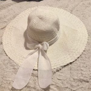NWOT White wide brimmed Sunhat